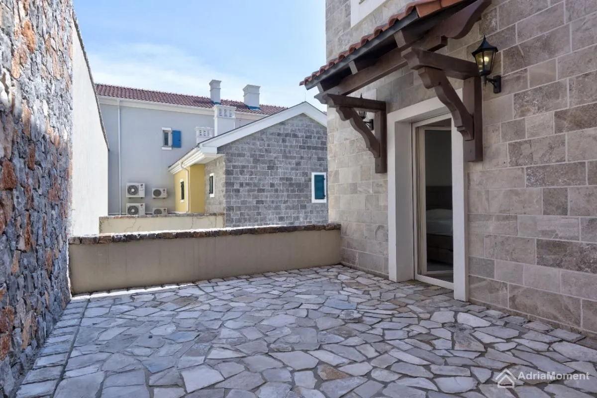 Prodaja, dvosoban stan, 143m², Radovići, Tivat