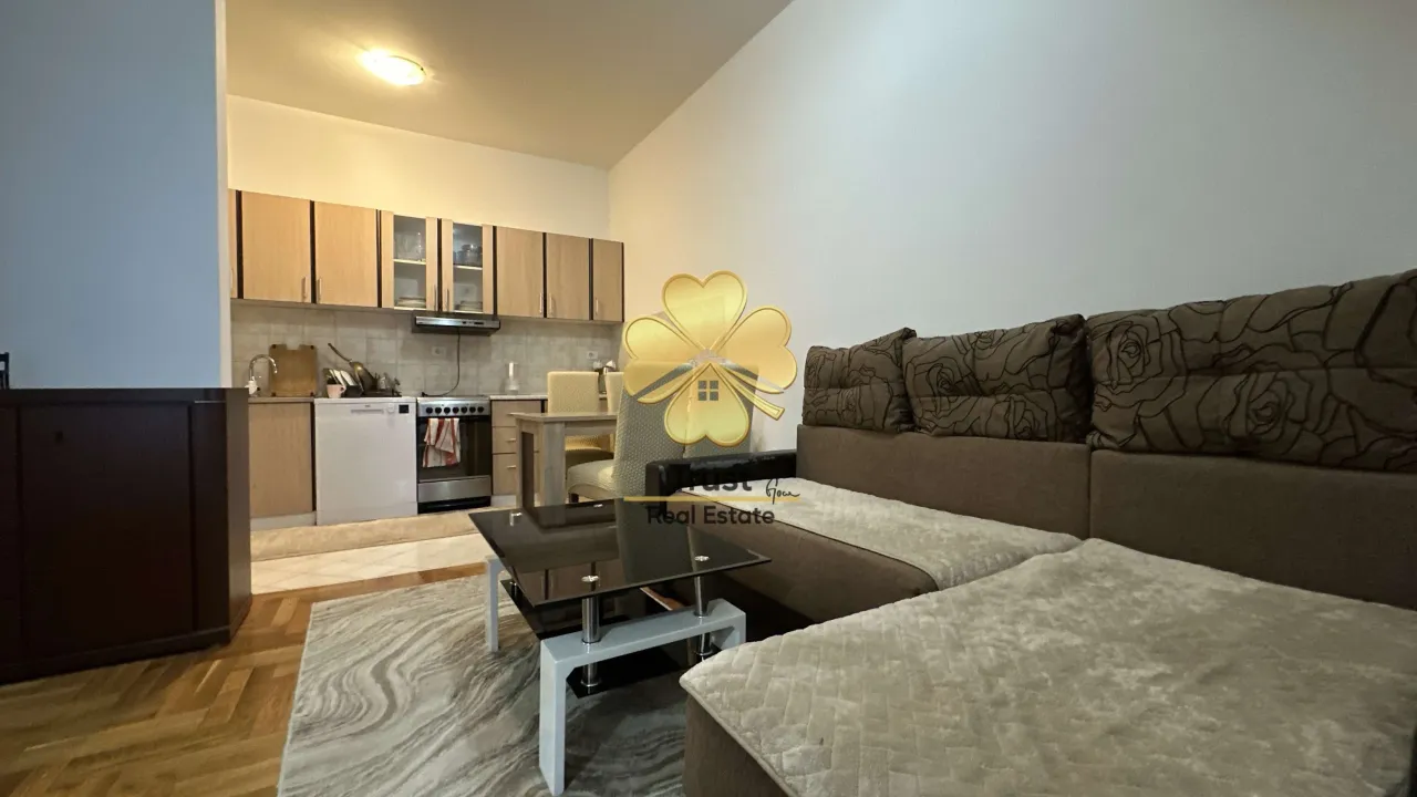 Izdavanje, dvosoban stan, 60m², Kod Big Fashion-a, Podgorica