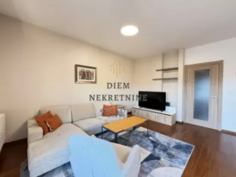 Izdavanje, četvorosoban stan, 127m², Master Kvart, Podgorica