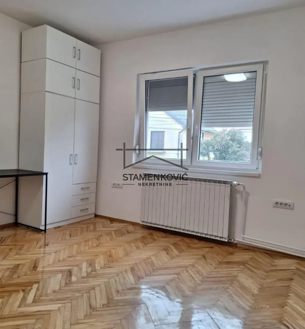 Prodaja, kuća, 360m², Veternik, Novi Sad Sve Podlokacije