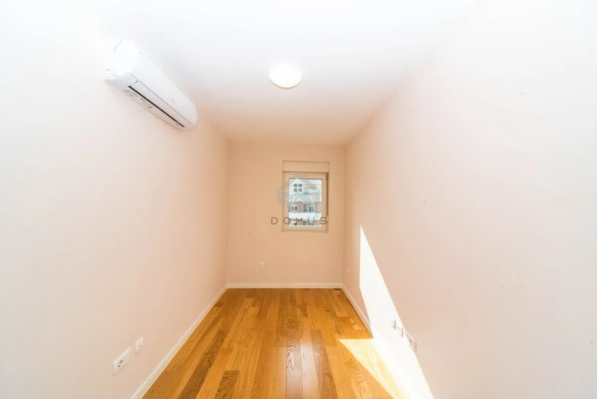 Izdavanje, poslovni prostor, 95m², Central Point, Podgorica