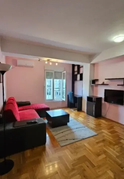 Izdavanje, jednosoban stan, 45m², Blok 6, Podgorica