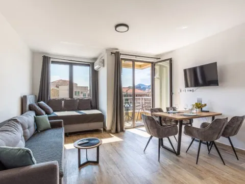 Rent, one bedroom apartment, 45m², Bečići, Budva