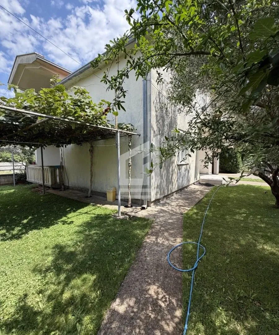 Prodaja, kuća, 187m², Zlatica, Podgorica