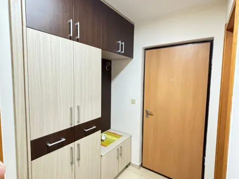 Izdavanje, dvosoban stan, 70m², Stari Aerodrom, Podgorica - image 2