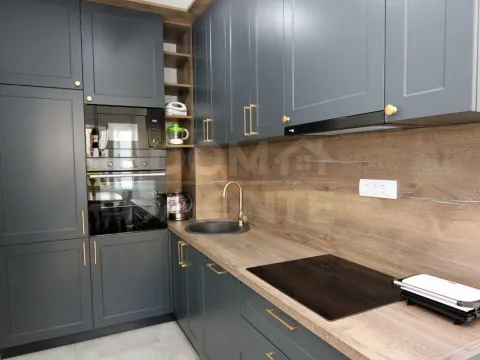 Rent, two bedroom apartment, 80m², Tivat, Crna Gora - image 9