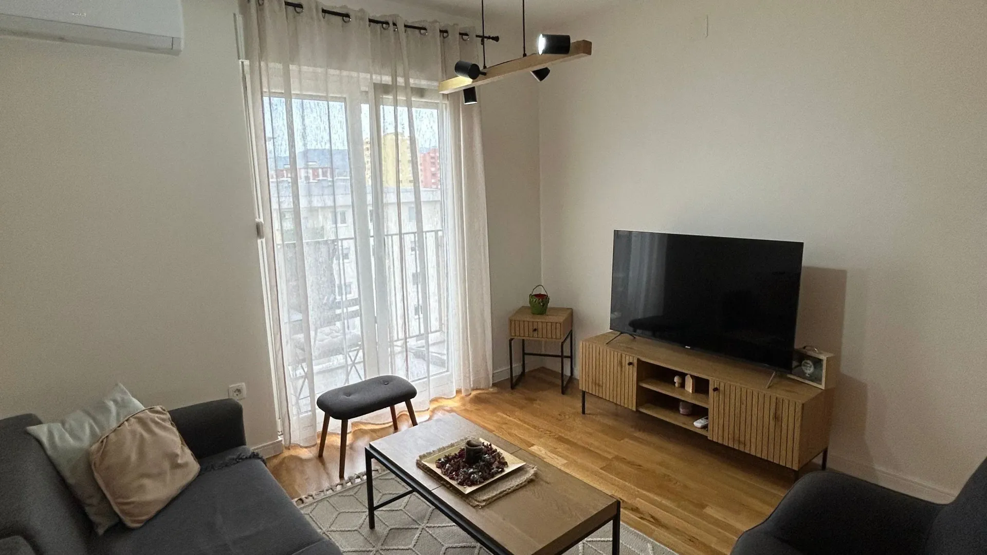 Rent, one bedroom apartment, 43m², Pobrežje, Podgorica