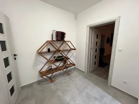 Rent, house, 177m², Tološi, Podgorica - image 7