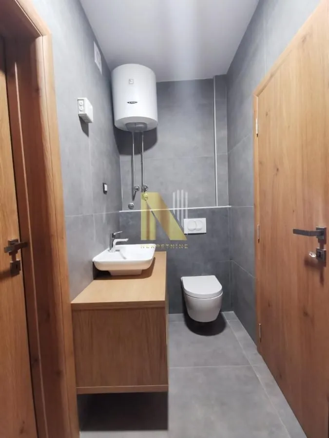 Prodaja, četvorosoban stan, 124m², Sremska Kamenica, Petrovaradin
