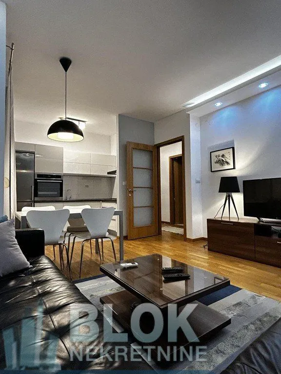 Izdavanje, jednosoban stan, 50m², City Kvart, Podgorica