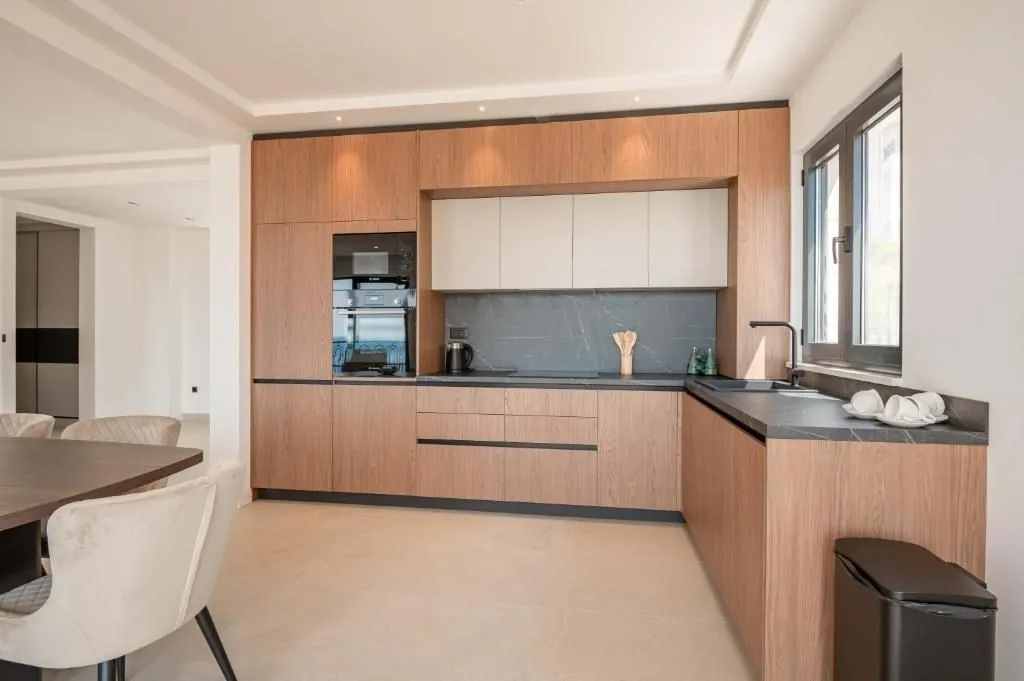 Rent, house, 318m², Reževići, Budva
