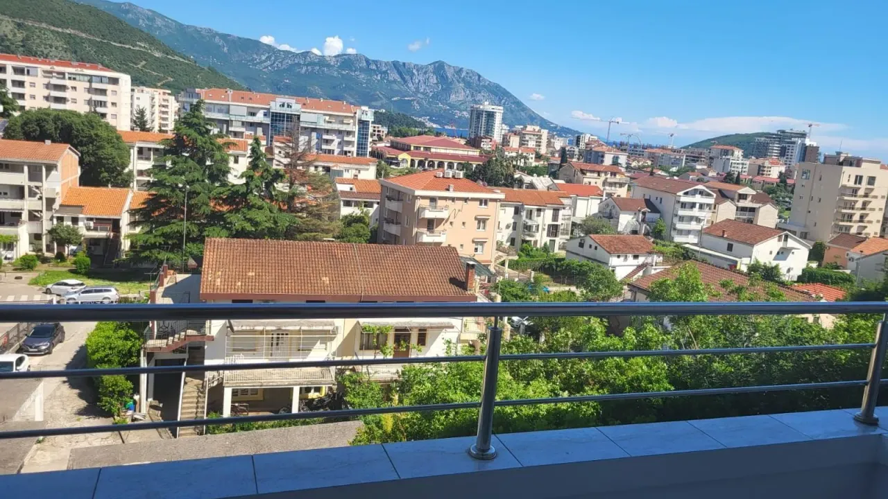 Izdavanje, garsonjera, 39m², Budva, Crna Gora