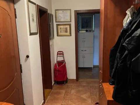 Prodaja, četvorosoban stan, 124m², Centar, Bar - image 4