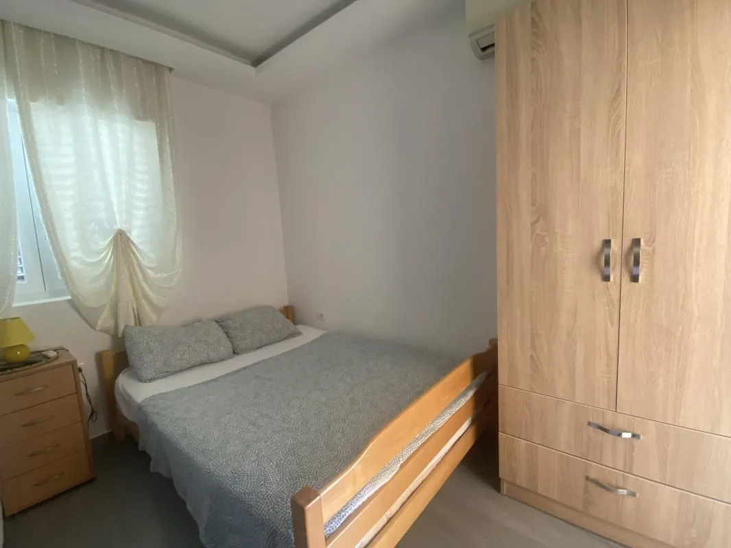 Izdavanje, garsonjera, 30m², Šušanj, Bar