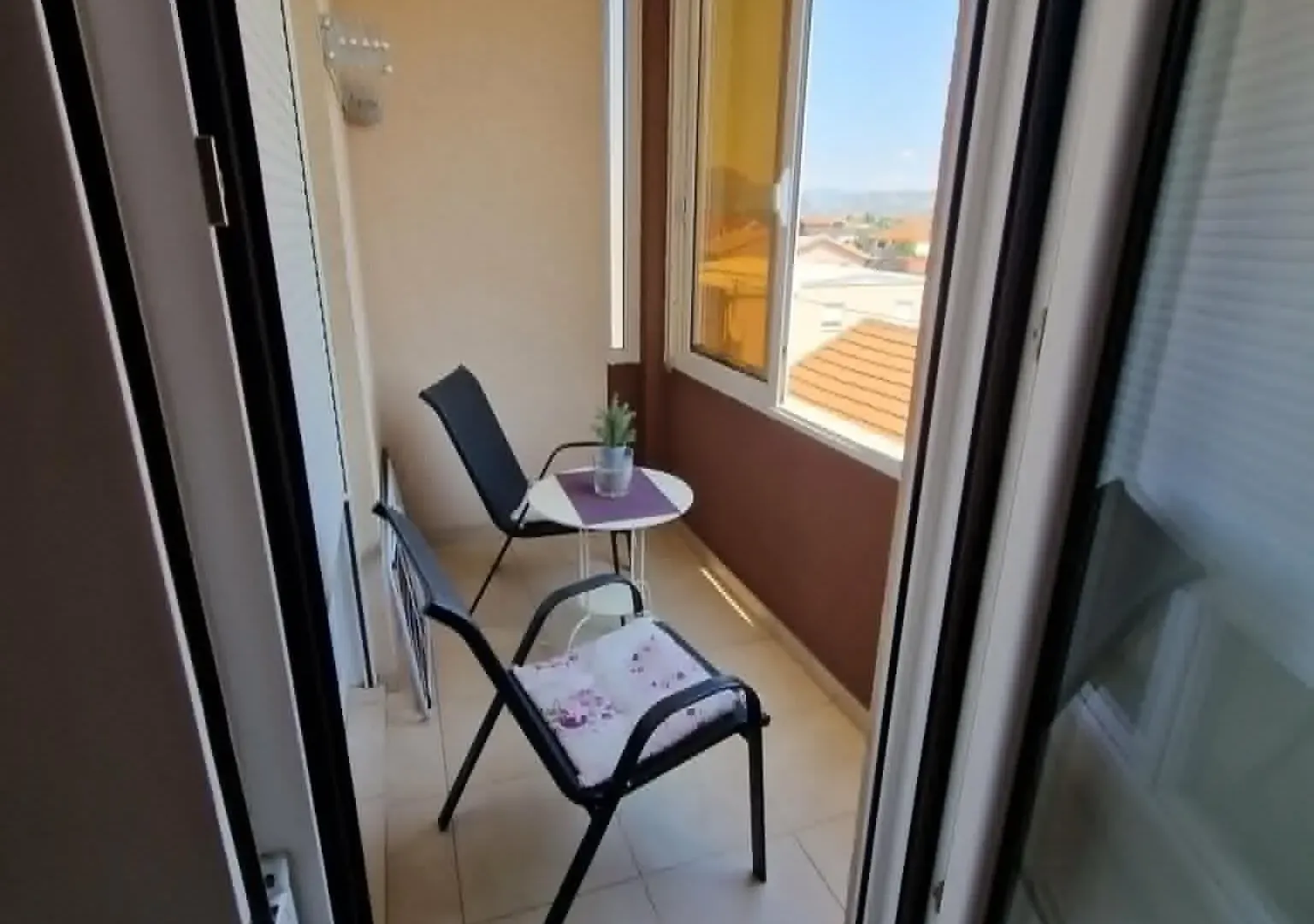 Izdavanje, jednosoban stan, 45m², Drač, Podgorica