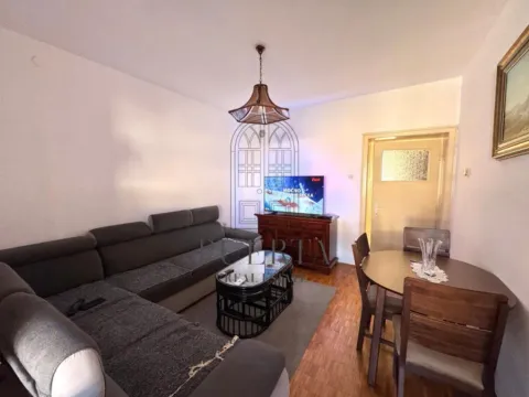 Izdavanje, dvosoban stan, 80m², Centar, Podgorica - image 12