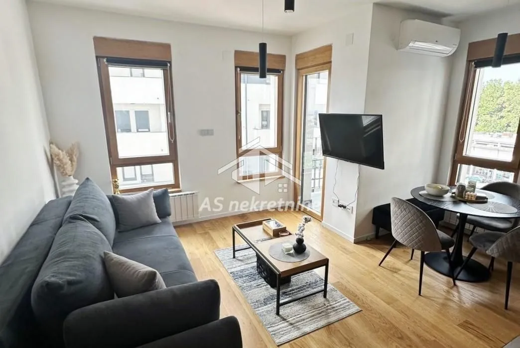 Izdavanje, dvosoban stan, 40m², Kluz, Zvezdara Sve Podlokacije