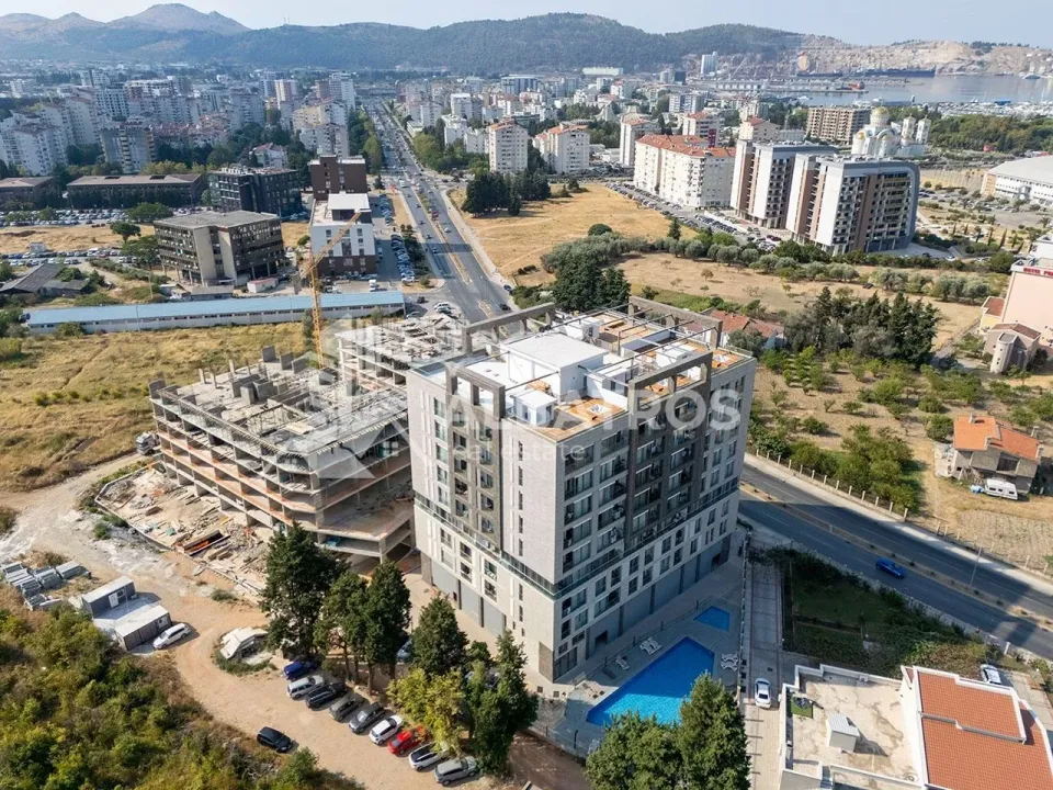 Rent, one bedroom apartment, 50m², Centar, Bar