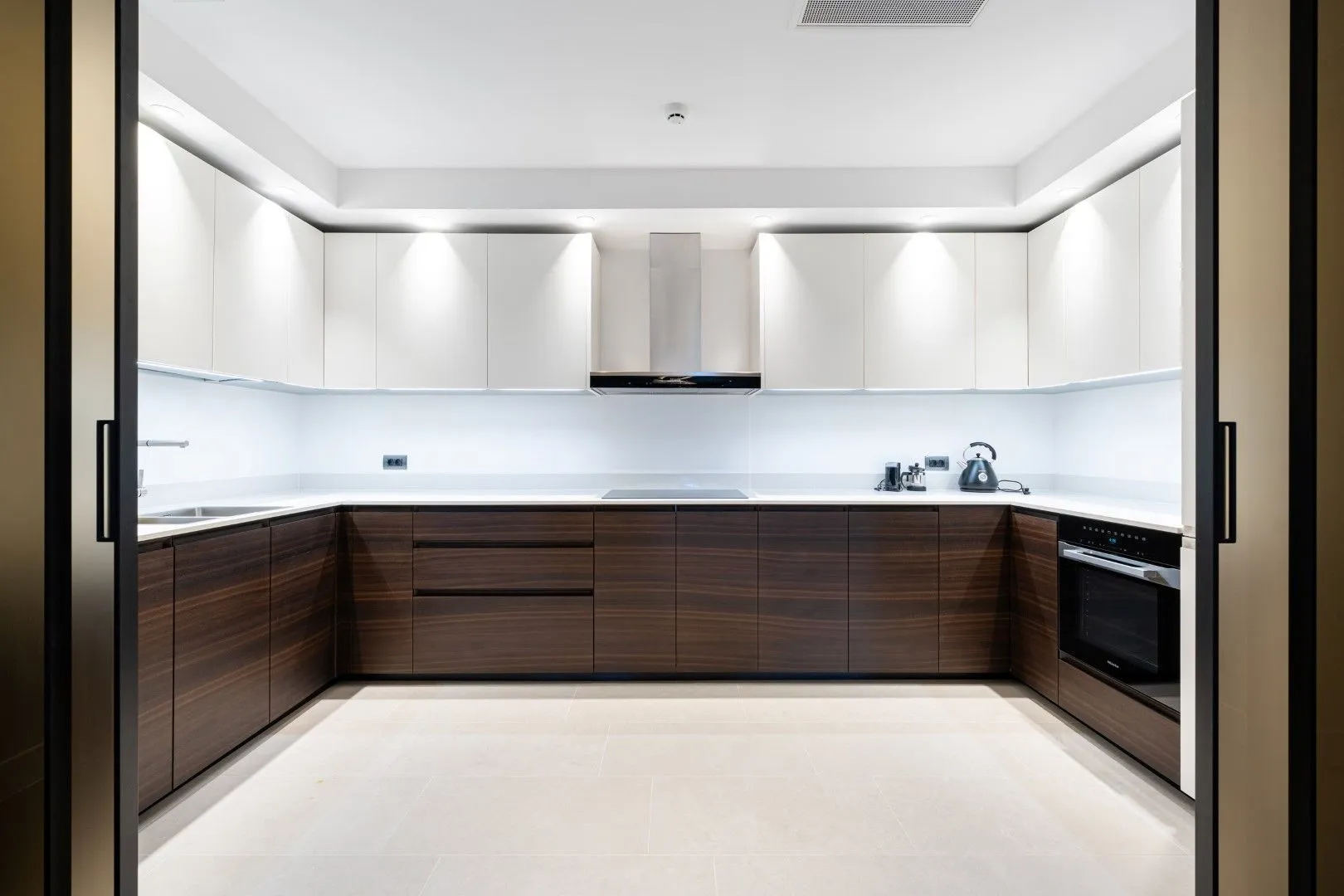 Prodaja, dvosoban stan, 300m², Đuraševići, Tivat