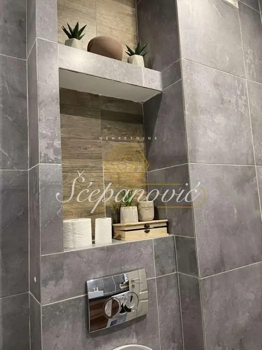 Prodaja, trosoban stan, 65m², Novo naselje, Novi Sad