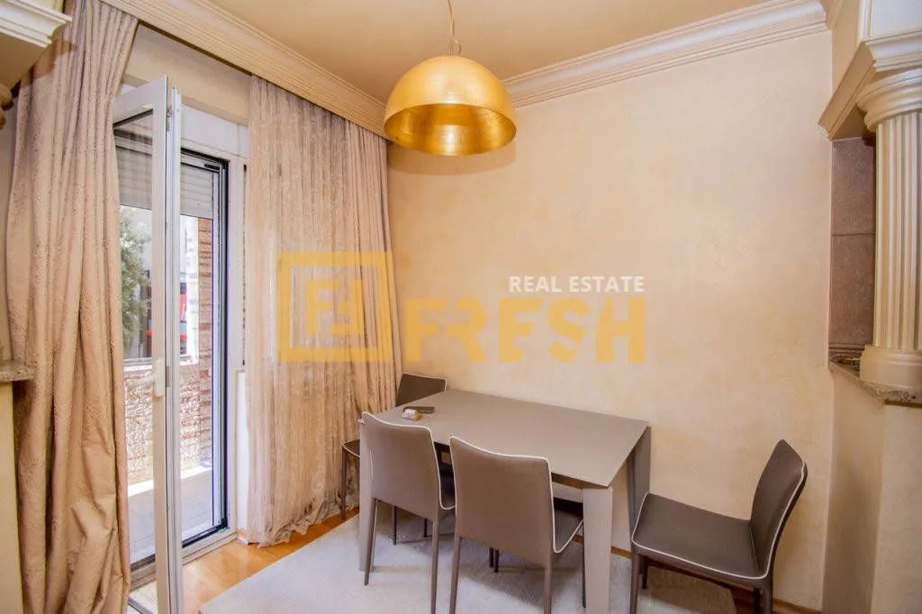 Prodaja, trosoban stan, 100m², Centar, Podgorica