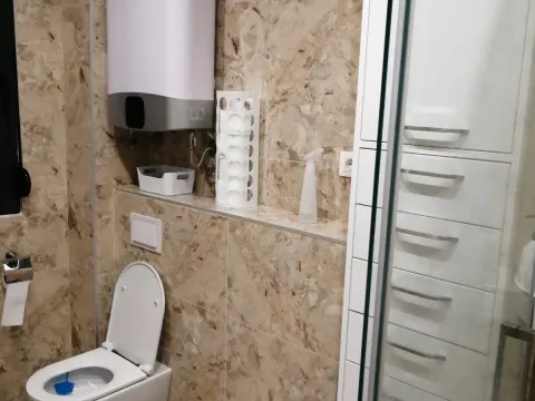 Izdavanje, kuća, 180m², Gornja Gorica, Podgorica - image 7