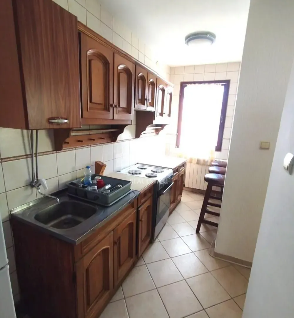 Prodaja, trosoban stan, 71m², Zemun Kalvarija, Zemun Sve Podlokacije