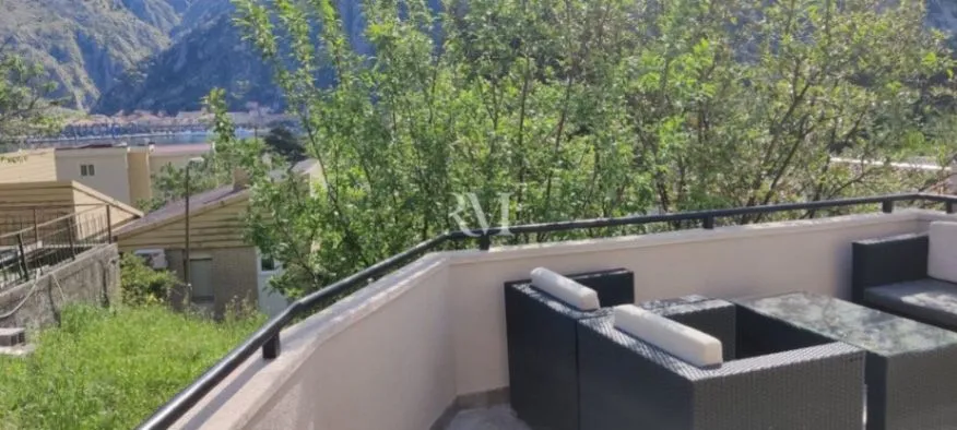 Rent, two bedroom apartment, 80m², Škaljari, Kotor