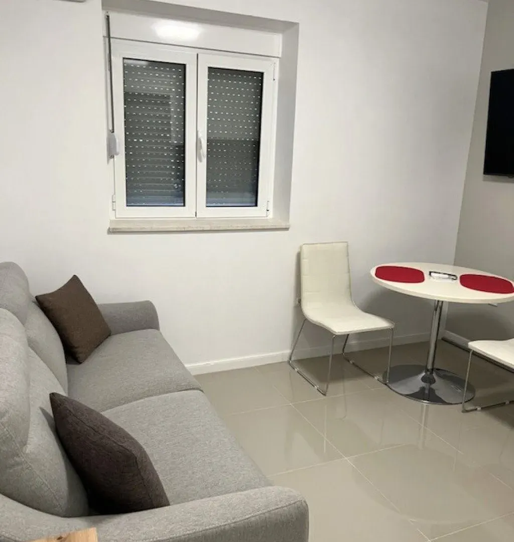 Izdavanje, jednosoban stan, 31m², Risan, Kotor