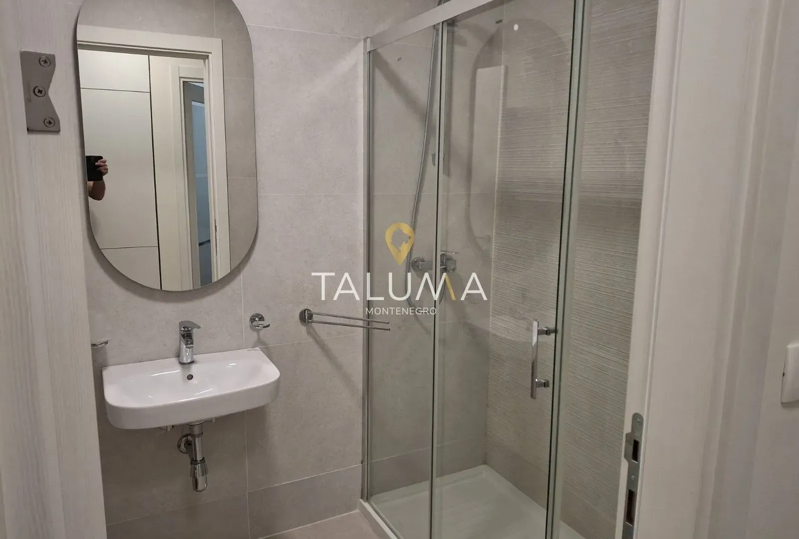 Izdavanje, jednosoban stan, 40m², Pobrežje, Podgorica