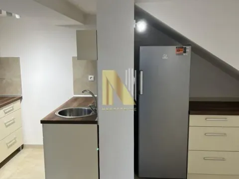 Izdavanje, kuća, 247m², Sremska Kamenica, Petrovaradin - image 8