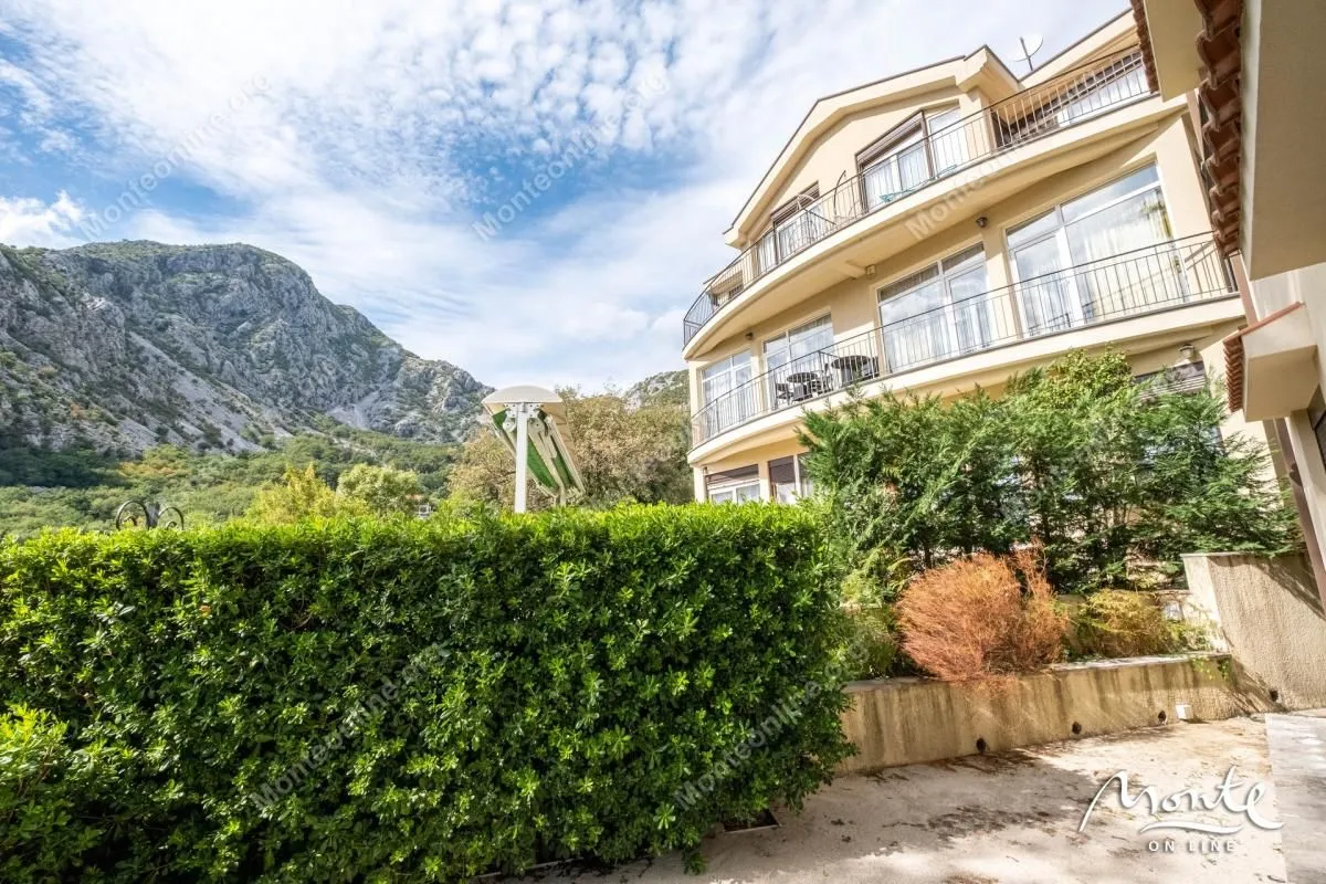 Prodaja, dvosoban stan, 79m², Orahovac, Kotor