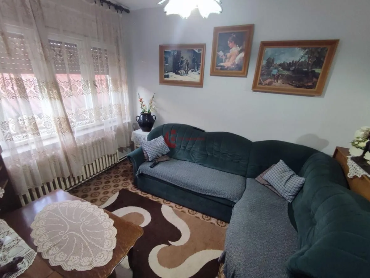 Prodaja, kuća, 250m², Novo Selo, Subotica