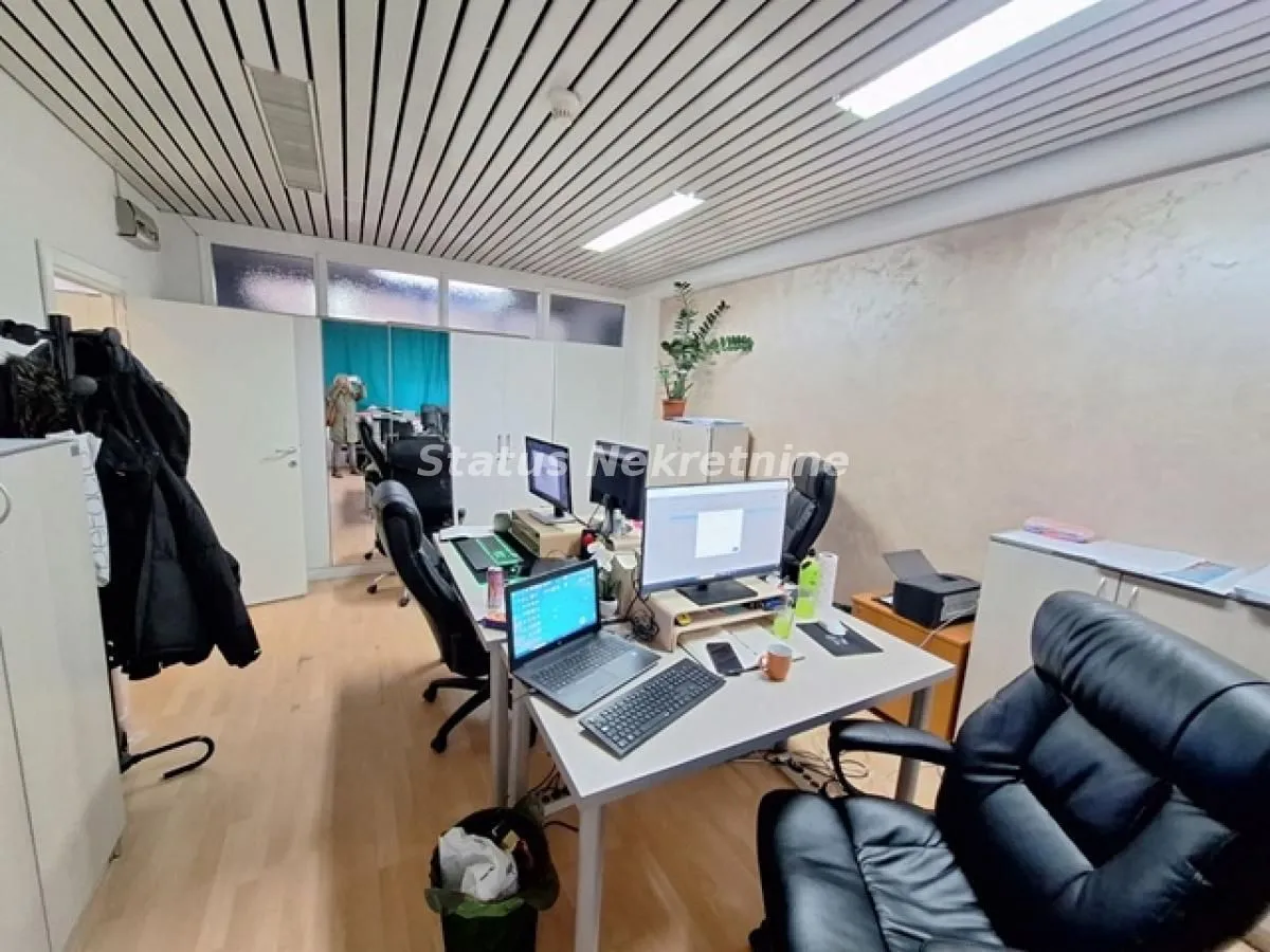 Rent, office space, 46m², Bulevar Oslobodjenja, Novi Sad Sve Podlokacije