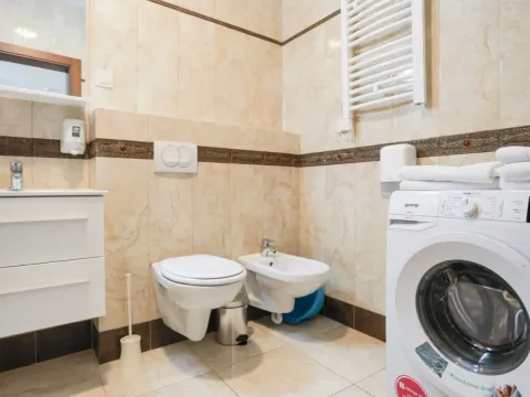 Izdavanje, jednosoban stan, 67m², Bečići, Budva - image 6