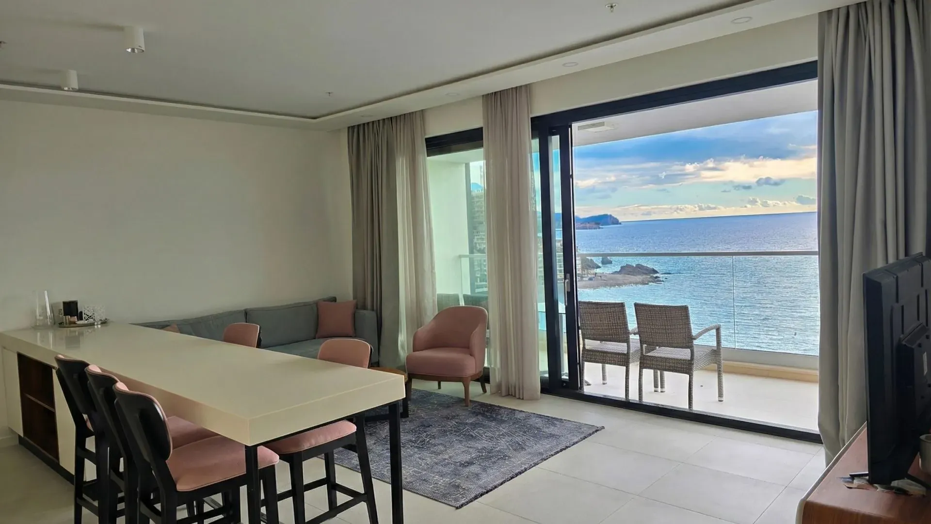 Prodaja, dvosoban stan, 76m², Rafailovići, Budva