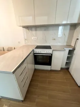 Izdavanje, dvosoban stan, 75m², Blok 6, Podgorica - image 10