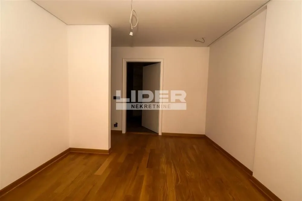 Rent, four bedroom apartment, 261m², Vračar Hram, Vračar Sve Podlokacije