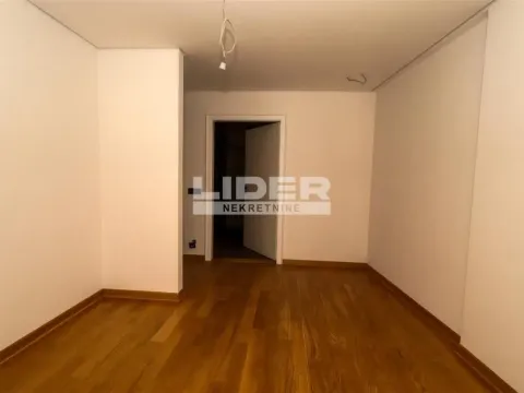 Izdavanje, četvorosoban stan, 261m², Vračar Hram, Vračar Sve Podlokacije - image 5