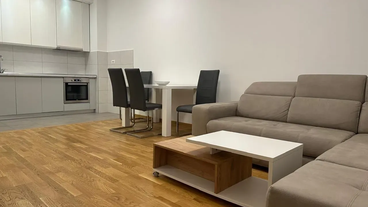 Izdavanje, dvosoban stan, 64m², City Kej, Podgorica