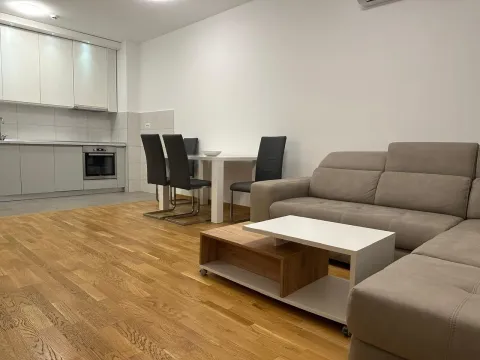 Izdavanje, dvosoban stan, 64m², City Kej, Podgorica - image 1