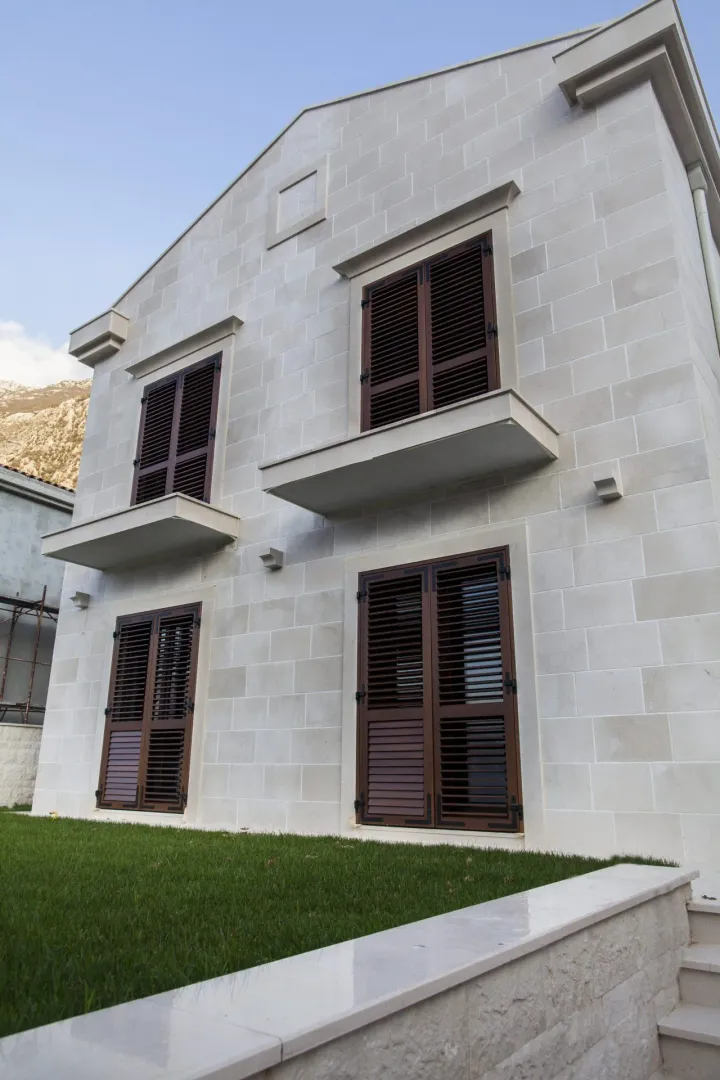 Prodaja, četvorosoban stan, 196m², Dobrota, Kotor
