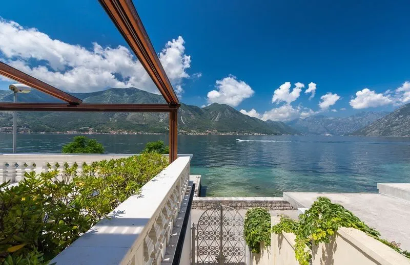 Sale, house, 365m², Dobrota, Kotor