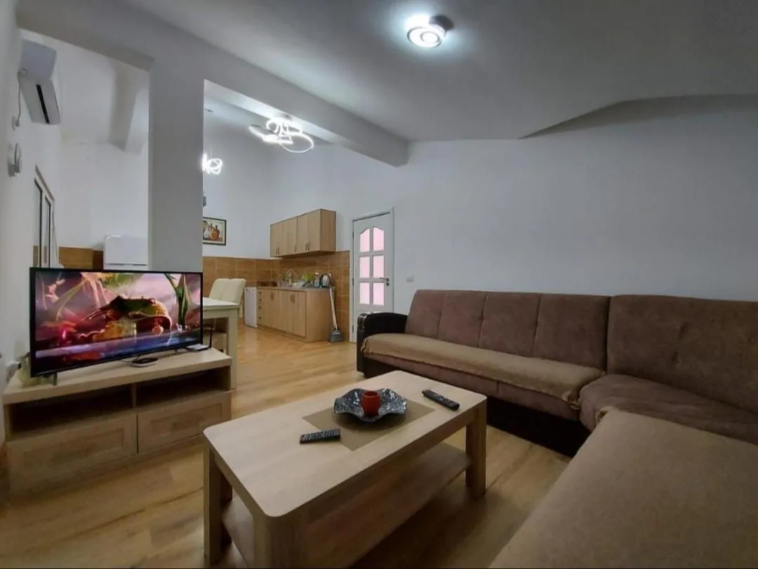 Izdavanje, dvosoban stan, 100m², Ilino, Bar