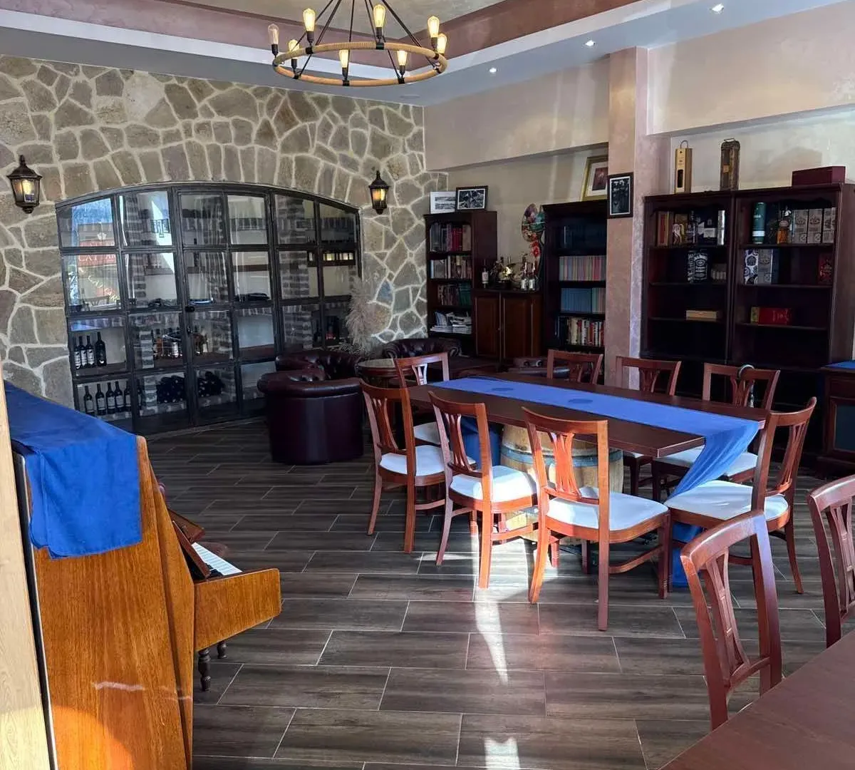Sale, office space, 96m², Cetinje, Crna Gora