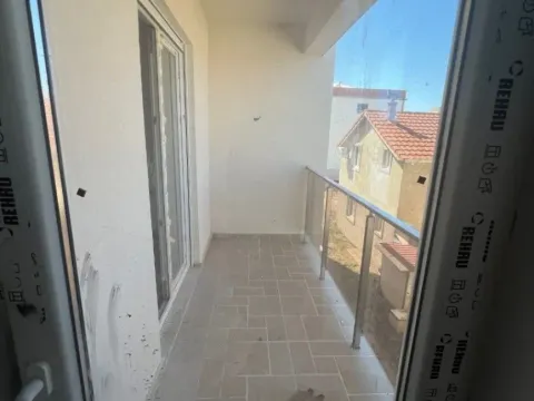 Izdavanje, dvosoban stan, 77m², Zabjelo, Podgorica - image 2