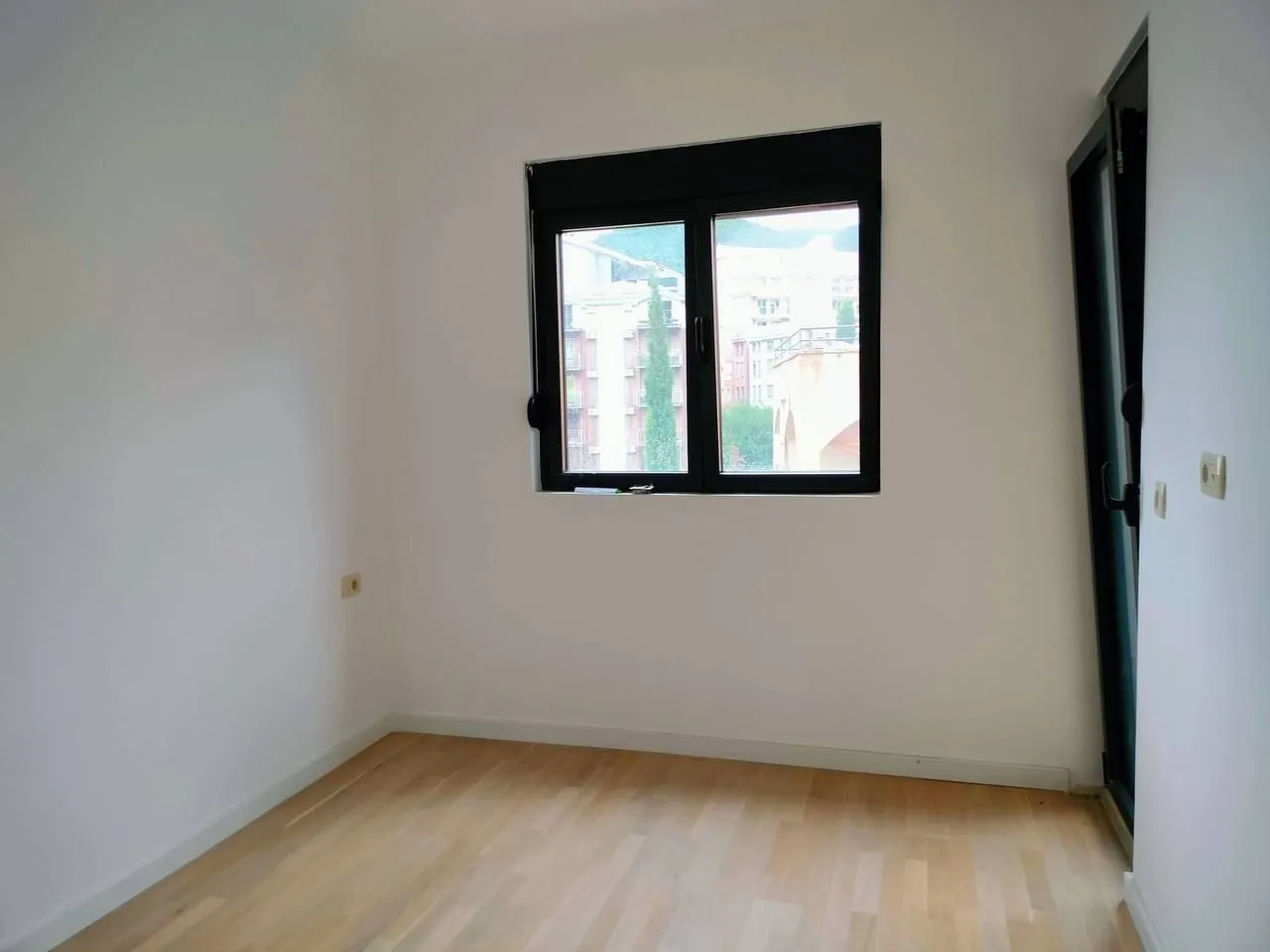 Prodaja, dvosoban stan, 53m², Lazi, Budva