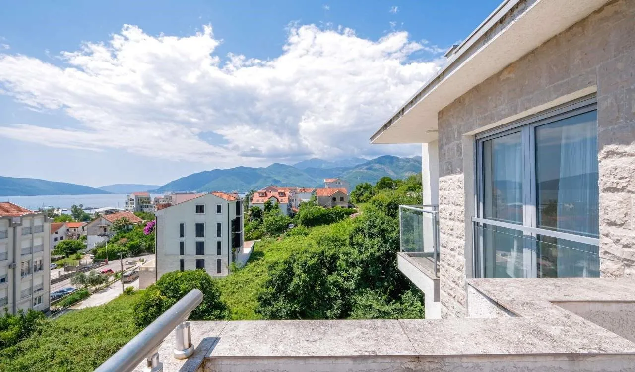 Prodaja, trosoban stan, 116m², Centar, Tivat