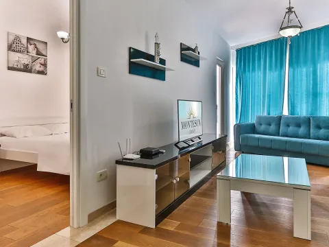 Izdavanje, dvosoban stan, 77m², Centar, Budva - image 20