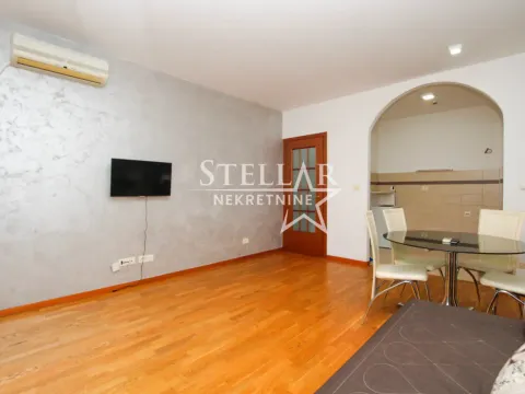 Izdavanje, jednosoban stan, 50m², City Kvart, Podgorica - image 1